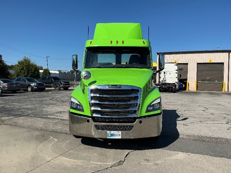 Day Cab Tractor-Heavy Duty Tractors-Freightliner-2021-T12664ST-Elkhart-IN-161,368\n\t\tmiles-$ 63,000 - Image 2