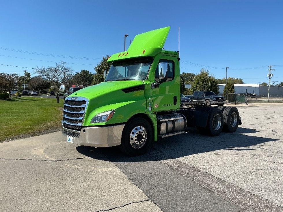 Day Cab Tractor-Heavy Duty Tractors-Freightliner-2021-T12664ST-Elkhart-IN-161,368\n\t\tmiles-$ 63,000 - Image 3