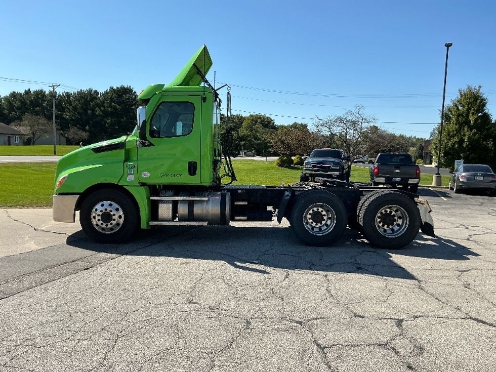 Day Cab Tractor-Heavy Duty Tractors-Freightliner-2021-T12664ST-Elkhart-IN-161,368\n\t\tmiles-$ 63,000 - Image 4
