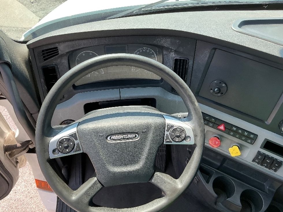 Day Cab Tractor-Heavy Duty Tractors-Freightliner-2021-T12664ST-Elkhart-IN-166,784\n\t\tmiles-$ 69,000 - Image 11