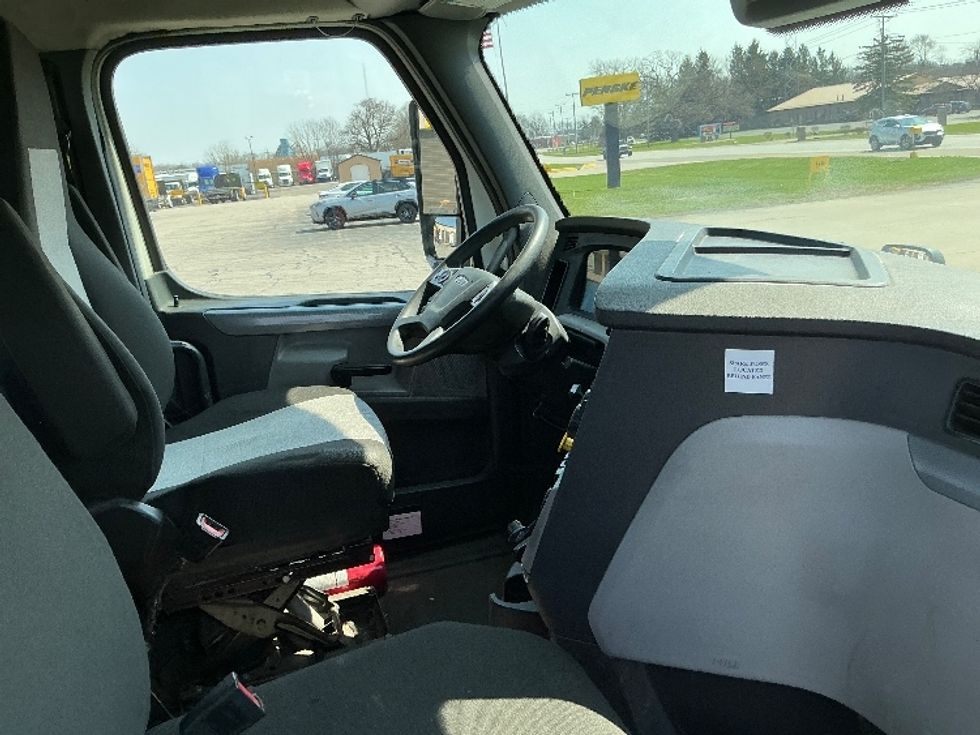 Day Cab Tractor-Heavy Duty Tractors-Freightliner-2021-T12664ST-Elkhart-IN-166,784\n\t\tmiles-$ 69,000 - Image 14