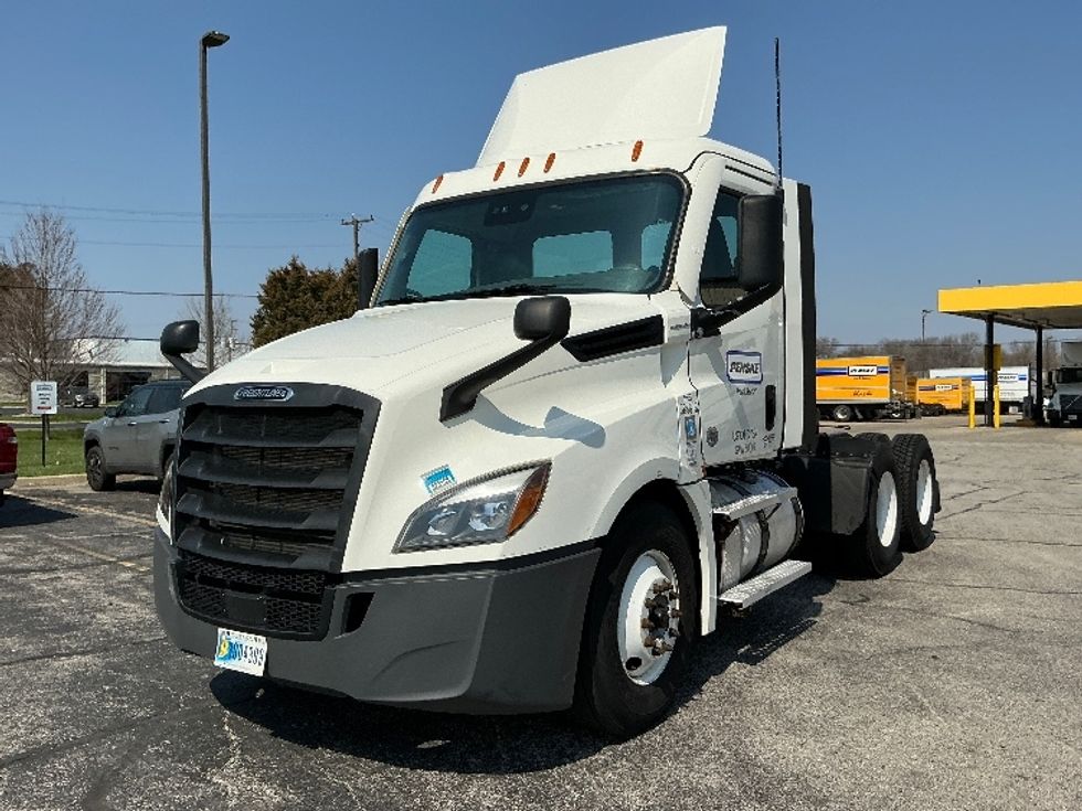 Day Cab Tractor-Heavy Duty Tractors-Freightliner-2021-T12664ST-Elkhart-IN-166,784\n\t\tmiles-$ 69,000 - Image 3