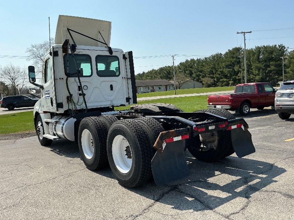 Day Cab Tractor-Heavy Duty Tractors-Freightliner-2021-T12664ST-Elkhart-IN-166,784\n\t\tmiles-$ 69,000 - Image 5