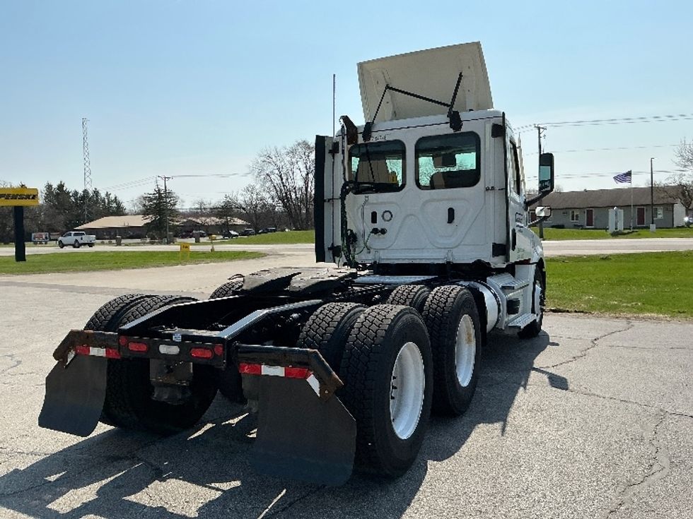 Day Cab Tractor-Heavy Duty Tractors-Freightliner-2021-T12664ST-Elkhart-IN-166,784\n\t\tmiles-$ 69,000 - Image 7