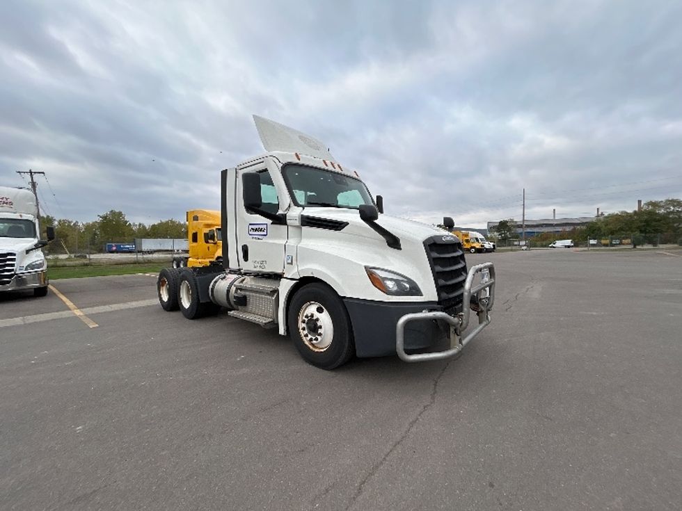 Day Cab Tractor-Heavy Duty Tractors-Freightliner-2021-T12664ST-Elmira-NY-470,508\n\t\tmiles-$ 44,500 - Image 1