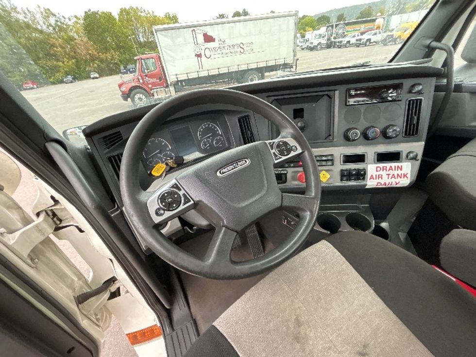 Day Cab Tractor-Heavy Duty Tractors-Freightliner-2021-T12664ST-Elmira-NY-470,508\n\t\tmiles-$ 44,500 - Image 11