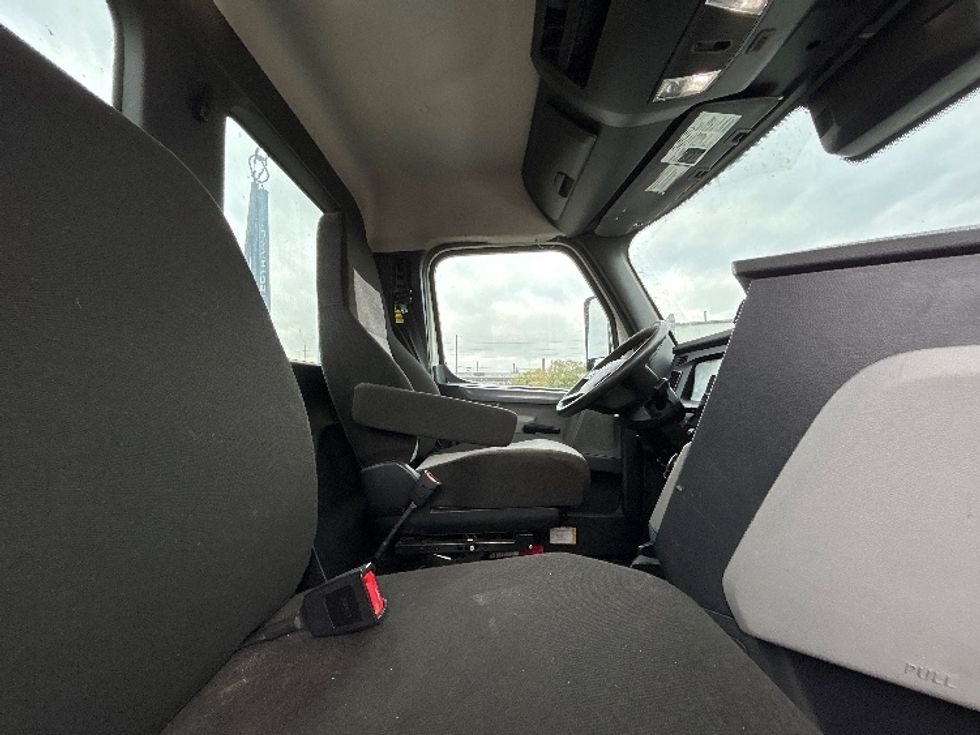 Day Cab Tractor-Heavy Duty Tractors-Freightliner-2021-T12664ST-Elmira-NY-470,508\n\t\tmiles-$ 44,500 - Image 14