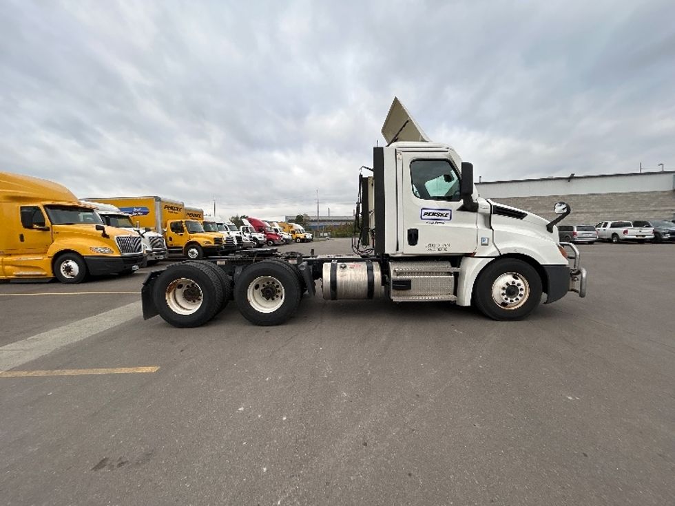 Day Cab Tractor-Heavy Duty Tractors-Freightliner-2021-T12664ST-Elmira-NY-470,508\n\t\tmiles-$ 44,500 - Image 8