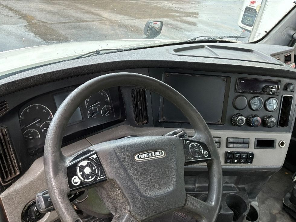 Day Cab Tractor-Heavy Duty Tractors-Freightliner-2021-T12664ST-Evansville-IN-106,736\n\t\tmiles-$ 71,500 - Image 10