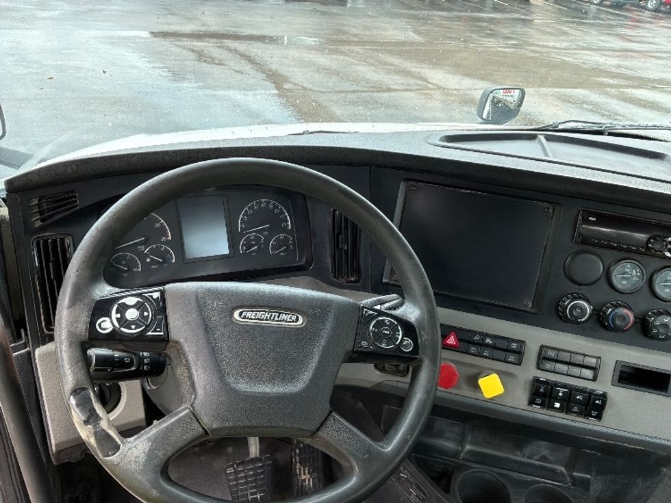 Day Cab Tractor-Heavy Duty Tractors-Freightliner-2021-T12664ST-Evansville-IN-106,736\n\t\tmiles-$ 71,500 - Image 11