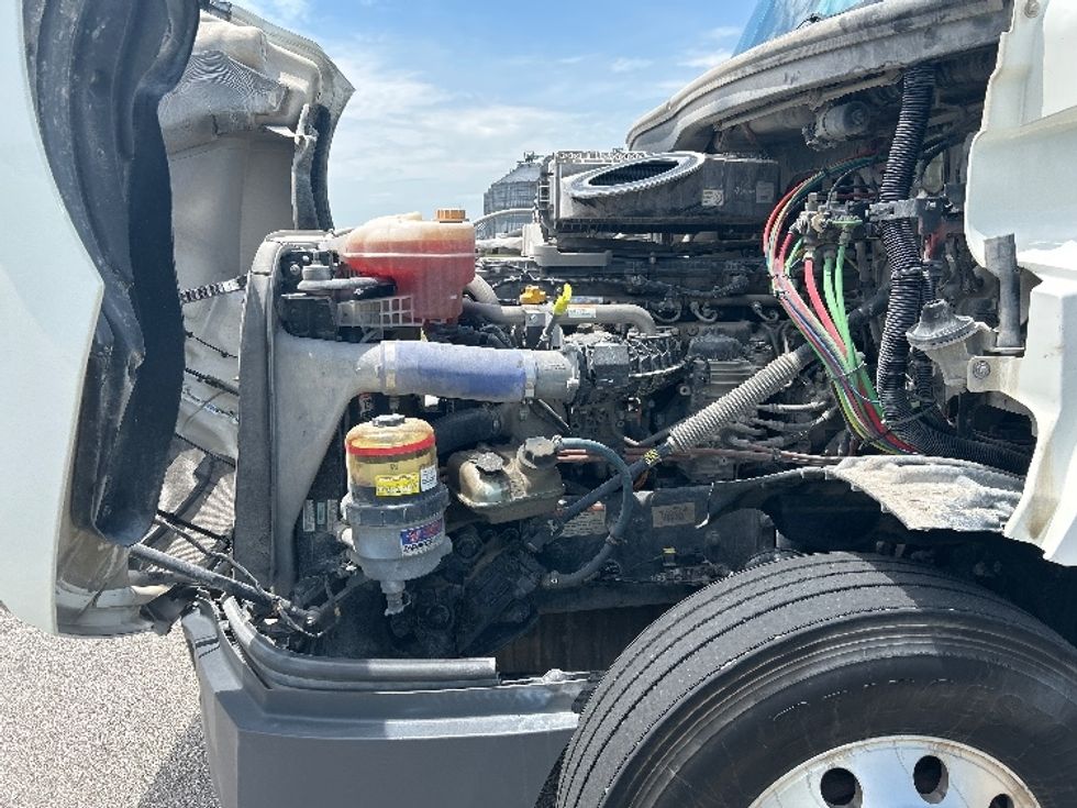 Day Cab Tractor-Heavy Duty Tractors-Freightliner-2021-T12664ST-Evansville-IN-106,736\n\t\tmiles-$ 71,500 - Image 16