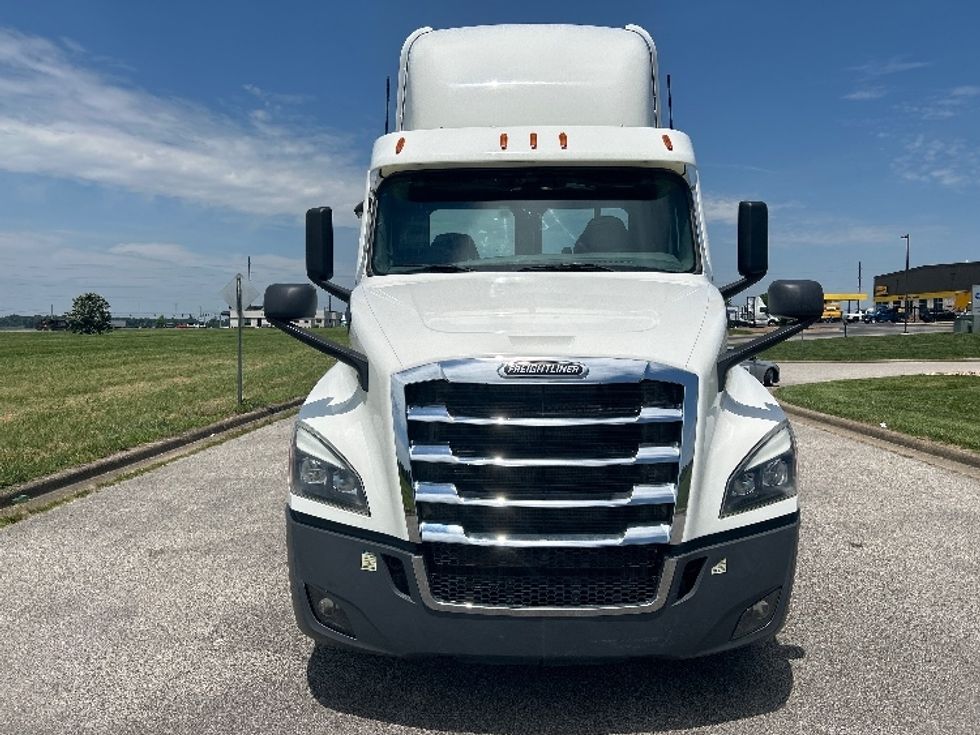 Day Cab Tractor-Heavy Duty Tractors-Freightliner-2021-T12664ST-Evansville-IN-106,736\n\t\tmiles-$ 71,500 - Image 2