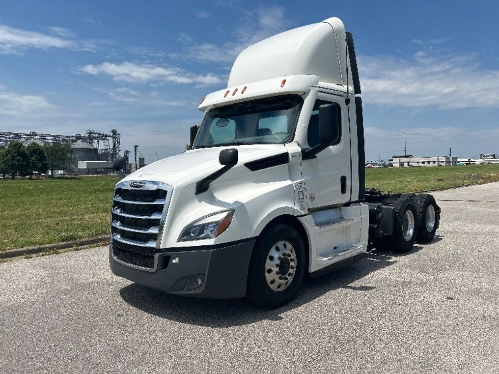 Day Cab Tractor-Heavy Duty Tractors-Freightliner-2021-T12664ST-Evansville-IN-106,736\n\t\tmiles-$ 71,500 - Image 3