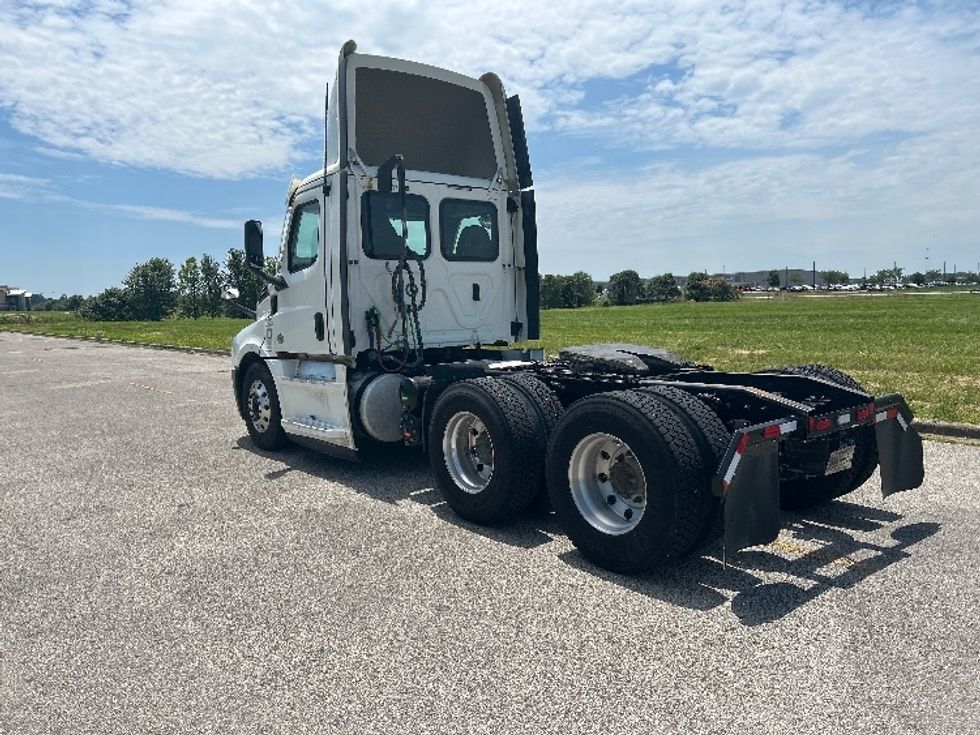 Day Cab Tractor-Heavy Duty Tractors-Freightliner-2021-T12664ST-Evansville-IN-106,736\n\t\tmiles-$ 71,500 - Image 5