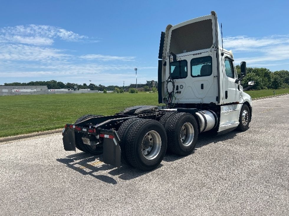 Day Cab Tractor-Heavy Duty Tractors-Freightliner-2021-T12664ST-Evansville-IN-106,736\n\t\tmiles-$ 71,500 - Image 7