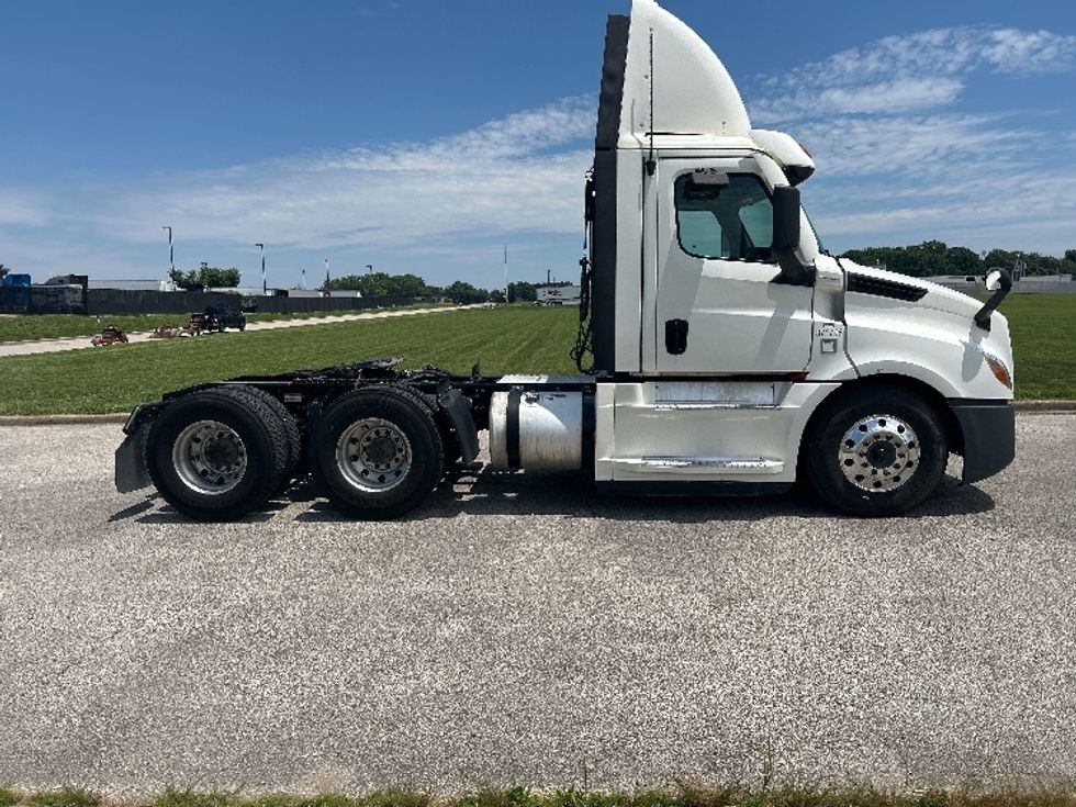Day Cab Tractor-Heavy Duty Tractors-Freightliner-2021-T12664ST-Evansville-IN-106,736\n\t\tmiles-$ 71,500 - Image 8