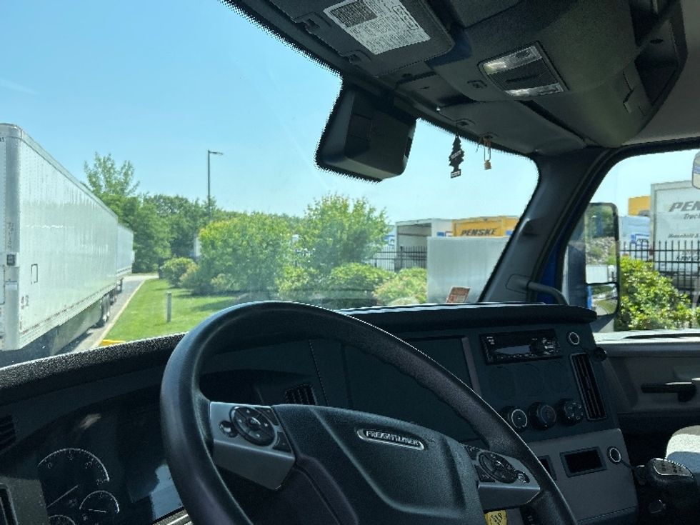 Day Cab Tractor-Heavy Duty Tractors-Freightliner-2021-T12664ST-Fitchburg-MA-261,154\n\t\tmiles-$ 58,750 - Image 10