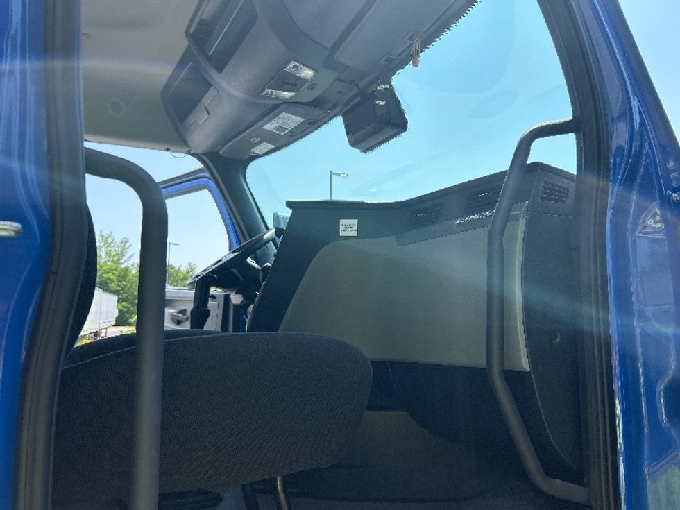 Day Cab Tractor-Heavy Duty Tractors-Freightliner-2021-T12664ST-Fitchburg-MA-261,154\n\t\tmiles-$ 58,750 - Image 12