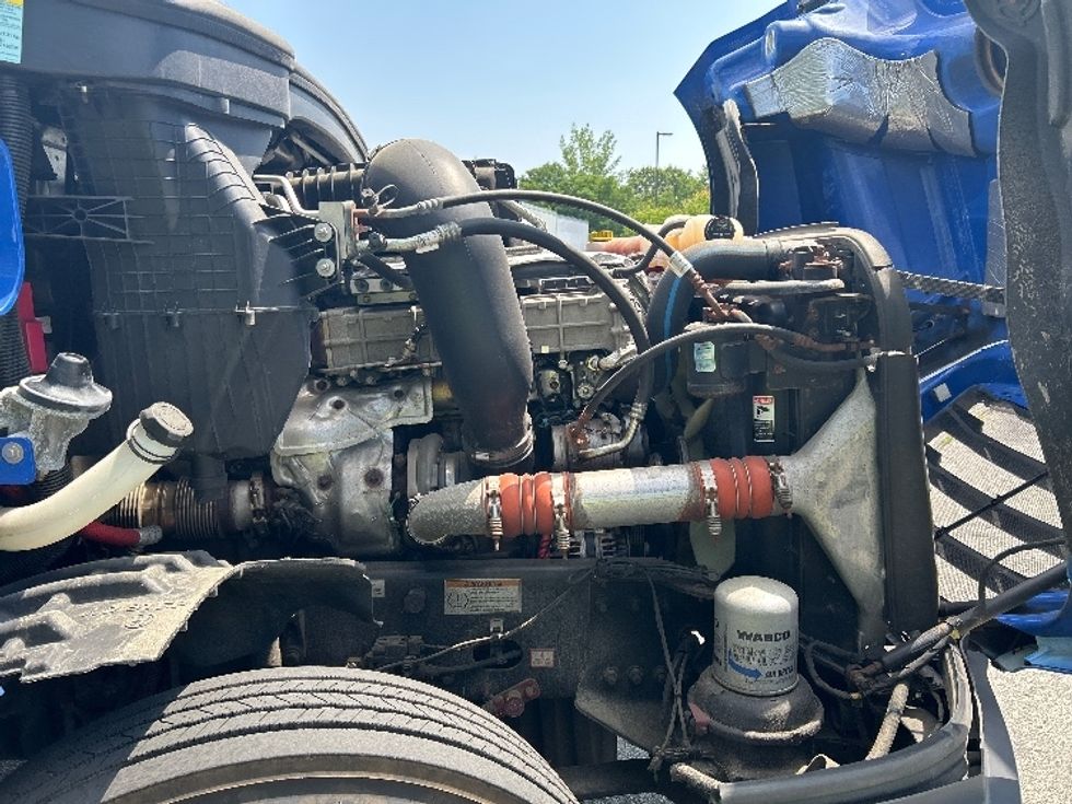 Day Cab Tractor-Heavy Duty Tractors-Freightliner-2021-T12664ST-Fitchburg-MA-261,154\n\t\tmiles-$ 58,750 - Image 14