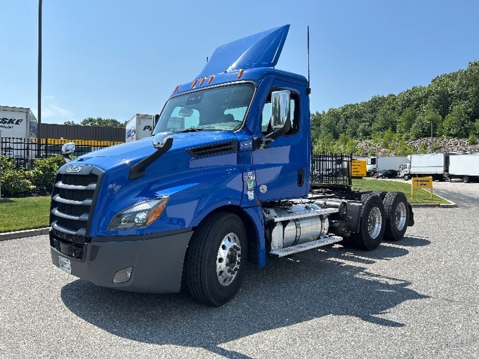 Day Cab Tractor-Heavy Duty Tractors-Freightliner-2021-T12664ST-Fitchburg-MA-261,154\n\t\tmiles-$ 58,750 - Image 3