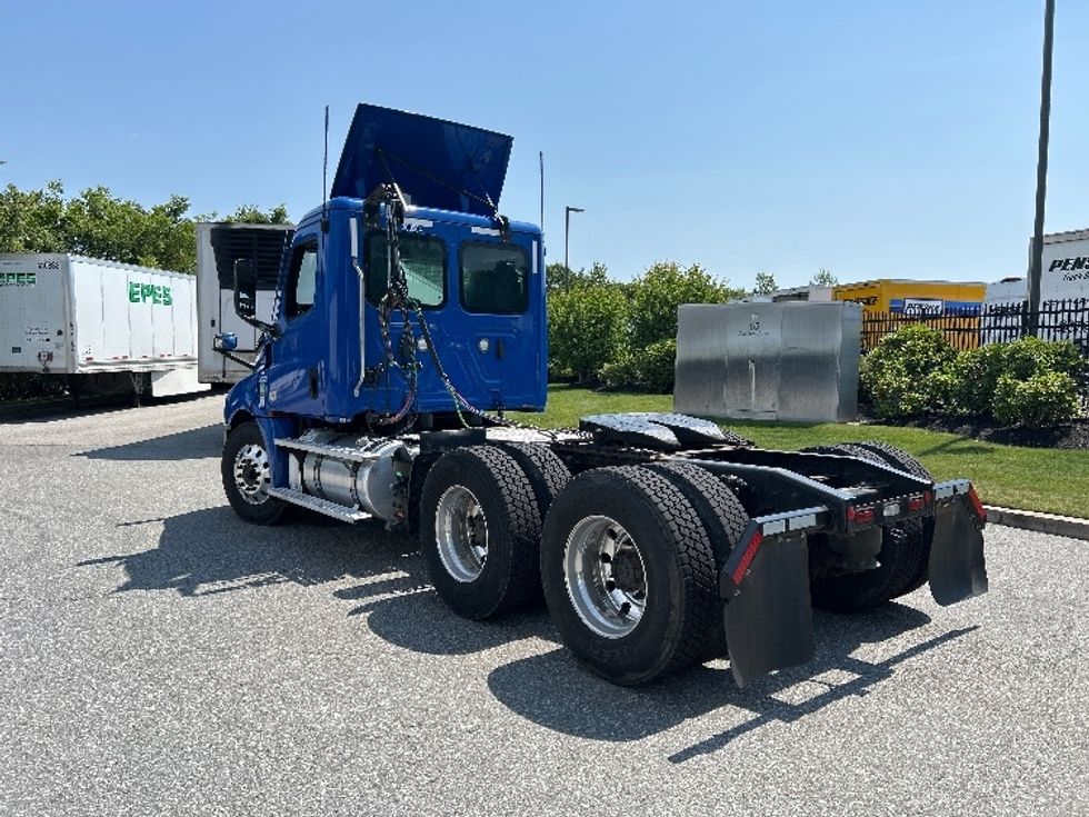 Day Cab Tractor-Heavy Duty Tractors-Freightliner-2021-T12664ST-Fitchburg-MA-261,154\n\t\tmiles-$ 58,750 - Image 5