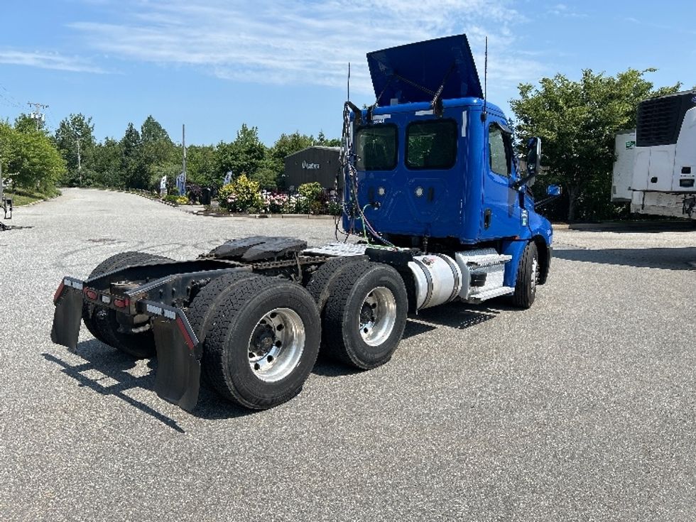 Day Cab Tractor-Heavy Duty Tractors-Freightliner-2021-T12664ST-Fitchburg-MA-261,154\n\t\tmiles-$ 58,750 - Image 7