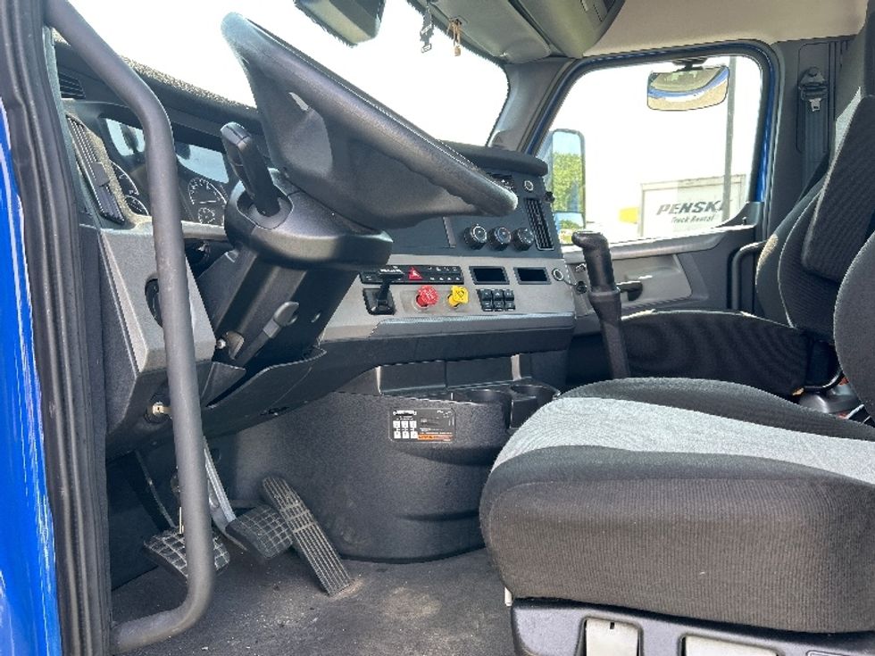 Day Cab Tractor-Heavy Duty Tractors-Freightliner-2021-T12664ST-Fitchburg-MA-261,154\n\t\tmiles-$ 58,750 - Image 9
