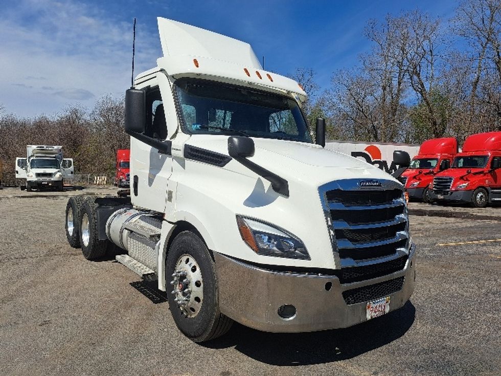 Day Cab Tractor-Heavy Duty Tractors-Freightliner-2021-T12664ST-Fitchburg-MA-306,796\n\t\tmiles-$ 56,750 - Image 1