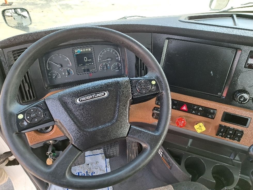 Day Cab Tractor-Heavy Duty Tractors-Freightliner-2021-T12664ST-Fitchburg-MA-306,796\n\t\tmiles-$ 56,750 - Image 11