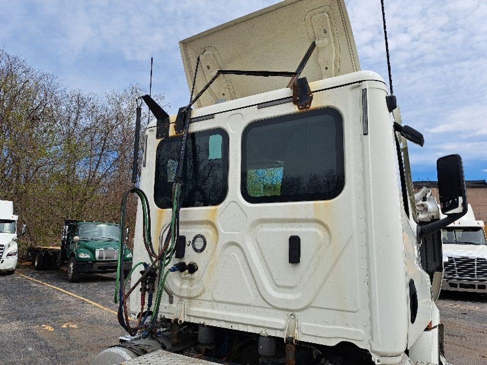 Day Cab Tractor-Heavy Duty Tractors-Freightliner-2021-T12664ST-Fitchburg-MA-306,796\n\t\tmiles-$ 56,750 - Image 17