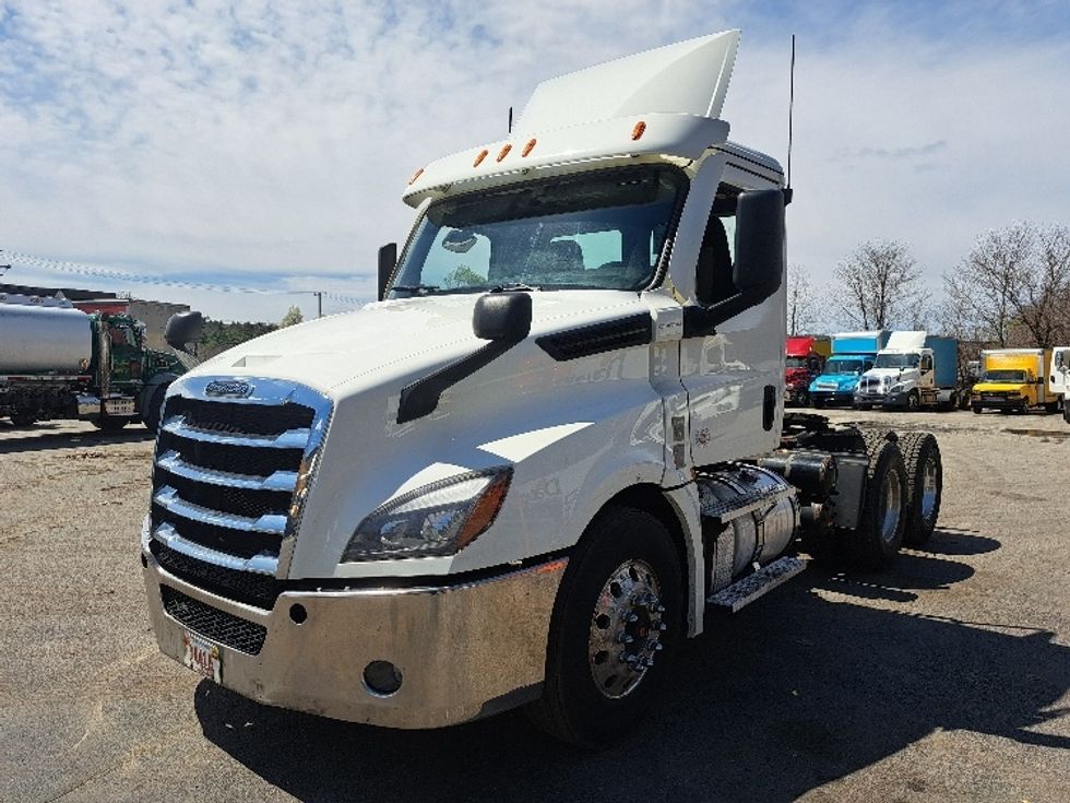 Day Cab Tractor-Heavy Duty Tractors-Freightliner-2021-T12664ST-Fitchburg-MA-306,796\n\t\tmiles-$ 56,750 - Image 3
