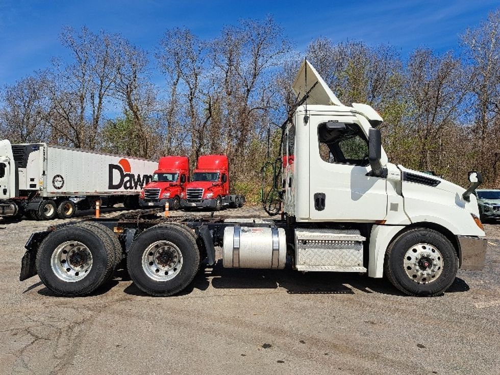 Day Cab Tractor-Heavy Duty Tractors-Freightliner-2021-T12664ST-Fitchburg-MA-306,796\n\t\tmiles-$ 56,750 - Image 8
