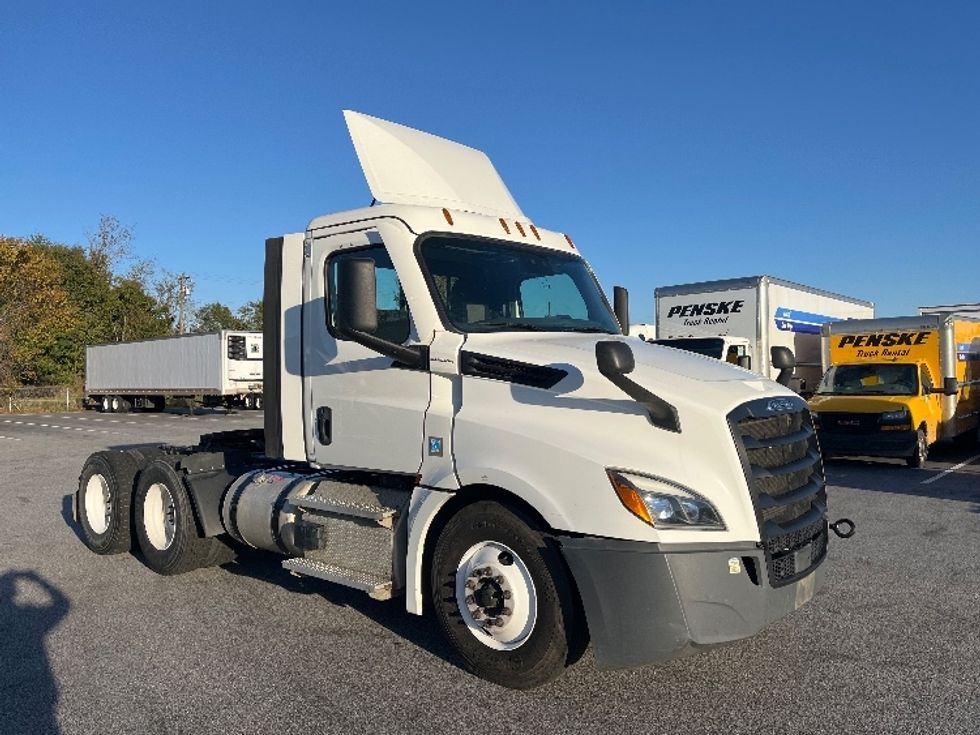 Day Cab Tractor-Heavy Duty Tractors-Freightliner-2021-T12664ST-Florence-SC-360,624\n\t\tmiles-$ 59,500 - Image 1