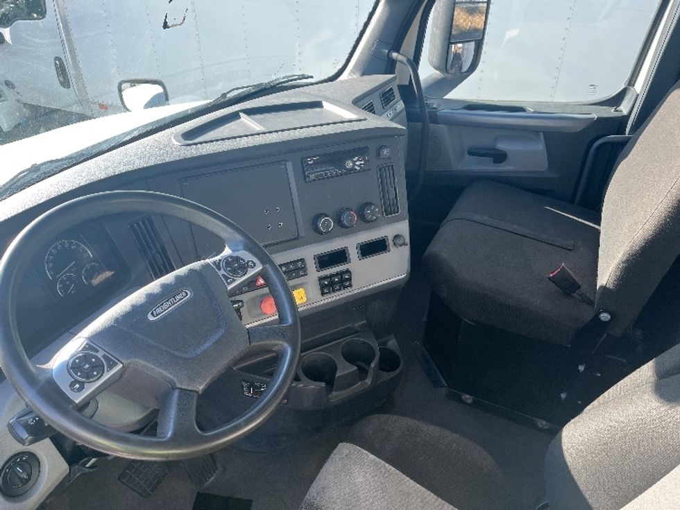 Day Cab Tractor-Heavy Duty Tractors-Freightliner-2021-T12664ST-Florence-SC-360,624\n\t\tmiles-$ 59,500 - Image 10