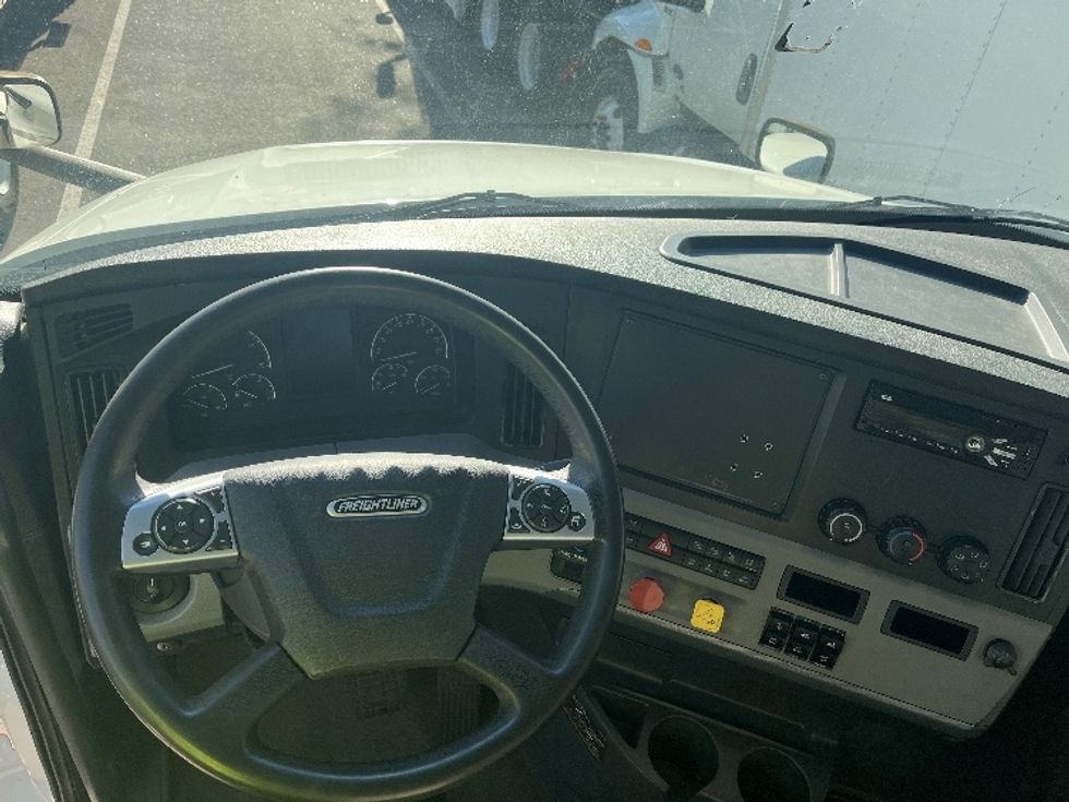 Day Cab Tractor-Heavy Duty Tractors-Freightliner-2021-T12664ST-Florence-SC-360,624\n\t\tmiles-$ 59,500 - Image 11