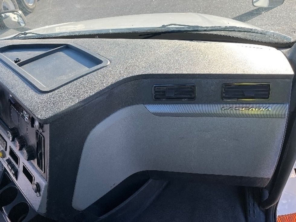 Day Cab Tractor-Heavy Duty Tractors-Freightliner-2021-T12664ST-Florence-SC-360,624\n\t\tmiles-$ 59,500 - Image 13