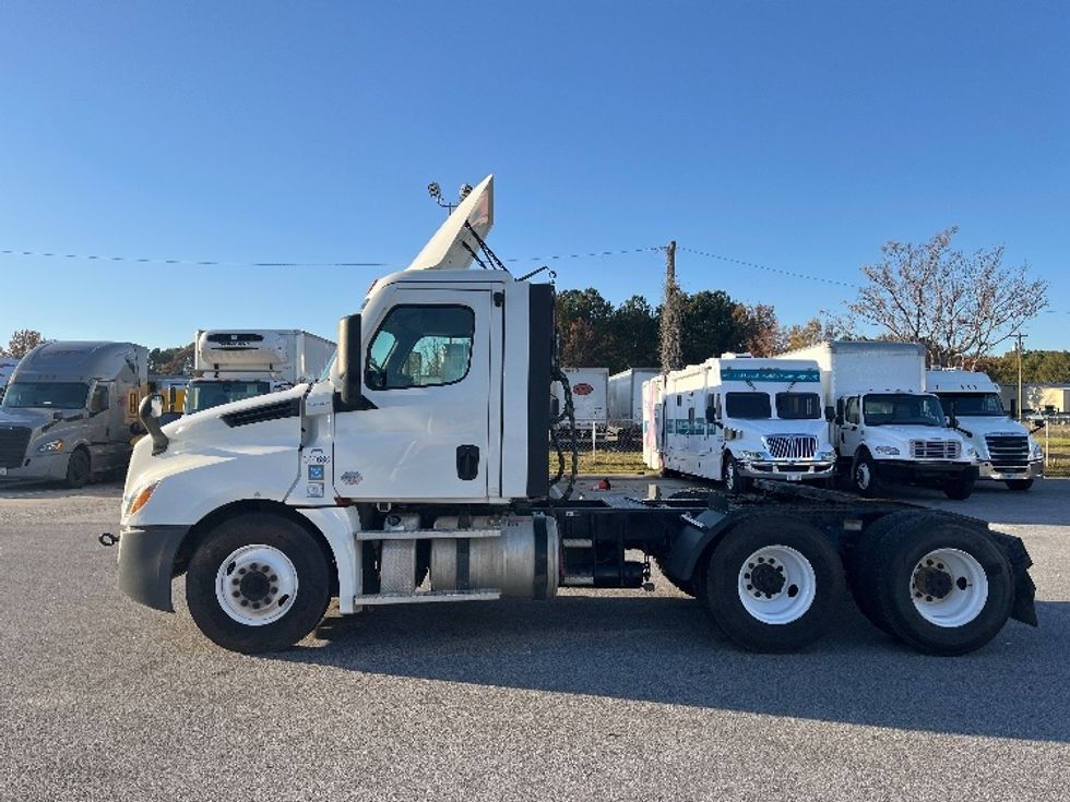 Day Cab Tractor-Heavy Duty Tractors-Freightliner-2021-T12664ST-Florence-SC-360,624\n\t\tmiles-$ 59,500 - Image 4
