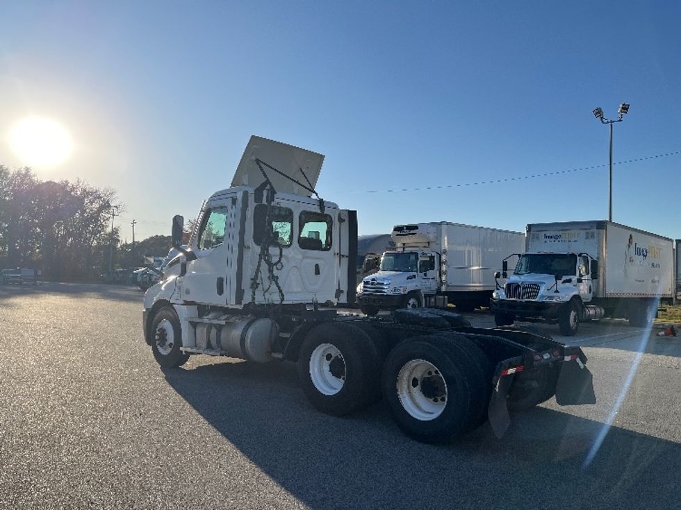 Day Cab Tractor-Heavy Duty Tractors-Freightliner-2021-T12664ST-Florence-SC-360,624\n\t\tmiles-$ 59,500 - Image 5