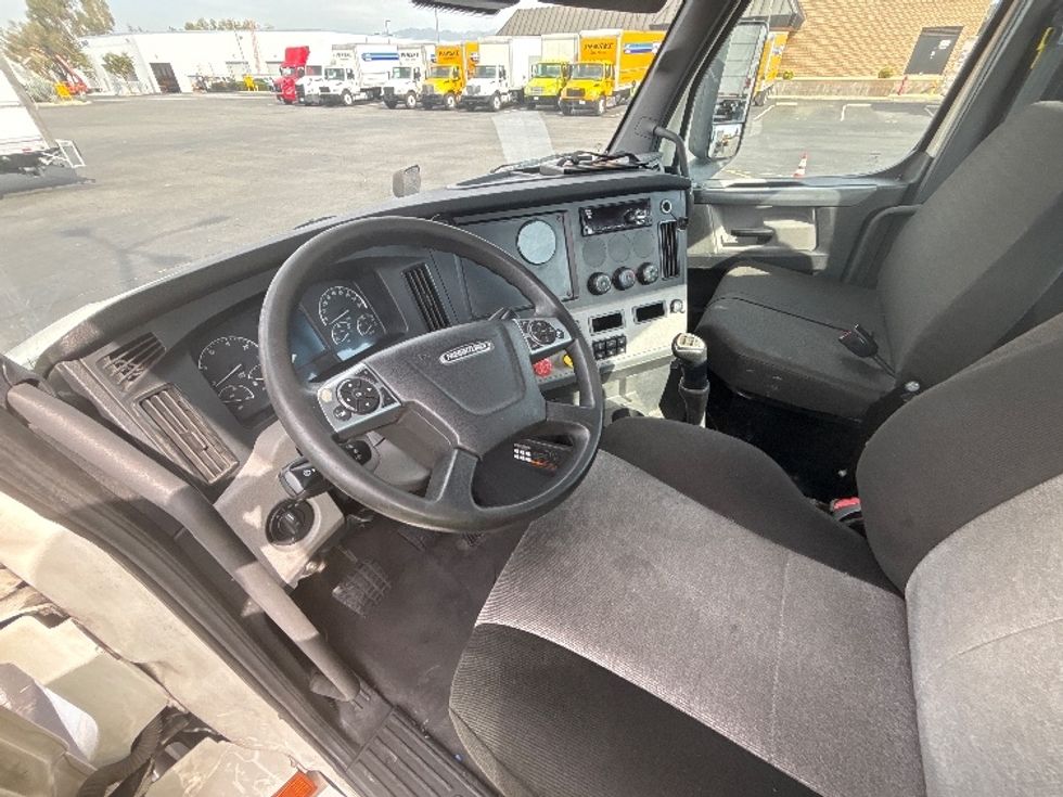Day Cab Tractor-Heavy Duty Tractors-Freightliner-2021-T12664ST-Fontana-CA-165,836\n\t\tmiles-$ 68,000 - Image 10