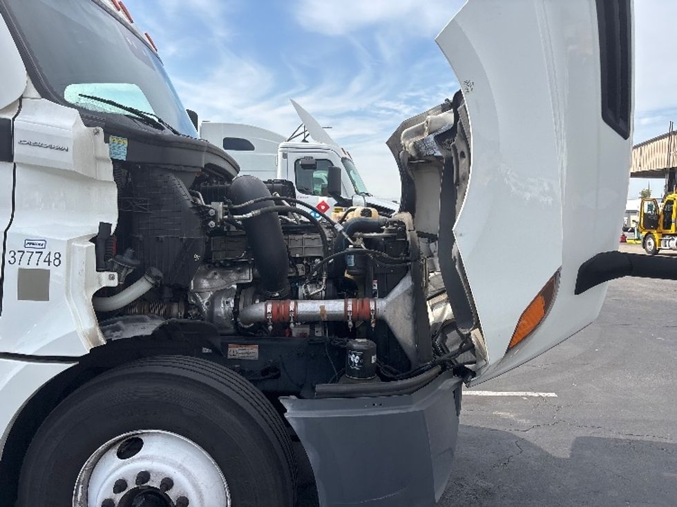 Day Cab Tractor-Heavy Duty Tractors-Freightliner-2021-T12664ST-Fontana-CA-165,836\n\t\tmiles-$ 68,000 - Image 15