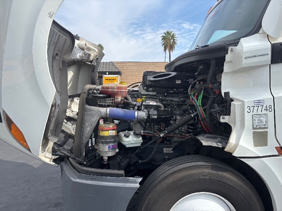 Day Cab Tractor-Heavy Duty Tractors-Freightliner-2021-T12664ST-Fontana-CA-165,836\n\t\tmiles-$ 68,000 - Image 16