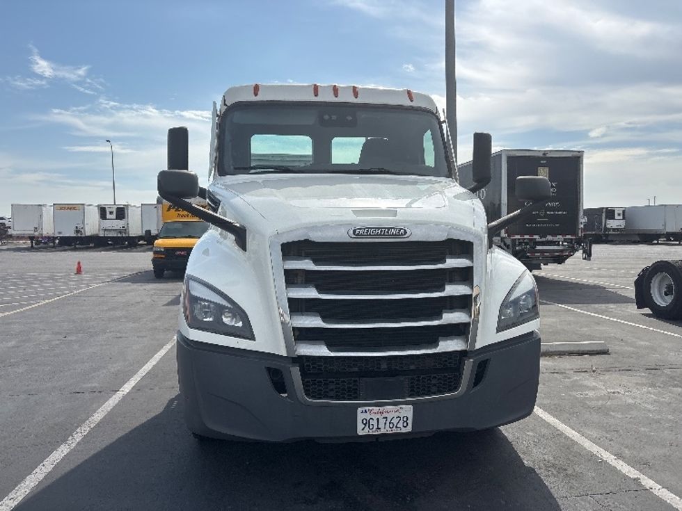 Day Cab Tractor-Heavy Duty Tractors-Freightliner-2021-T12664ST-Fontana-CA-165,836\n\t\tmiles-$ 68,000 - Image 2