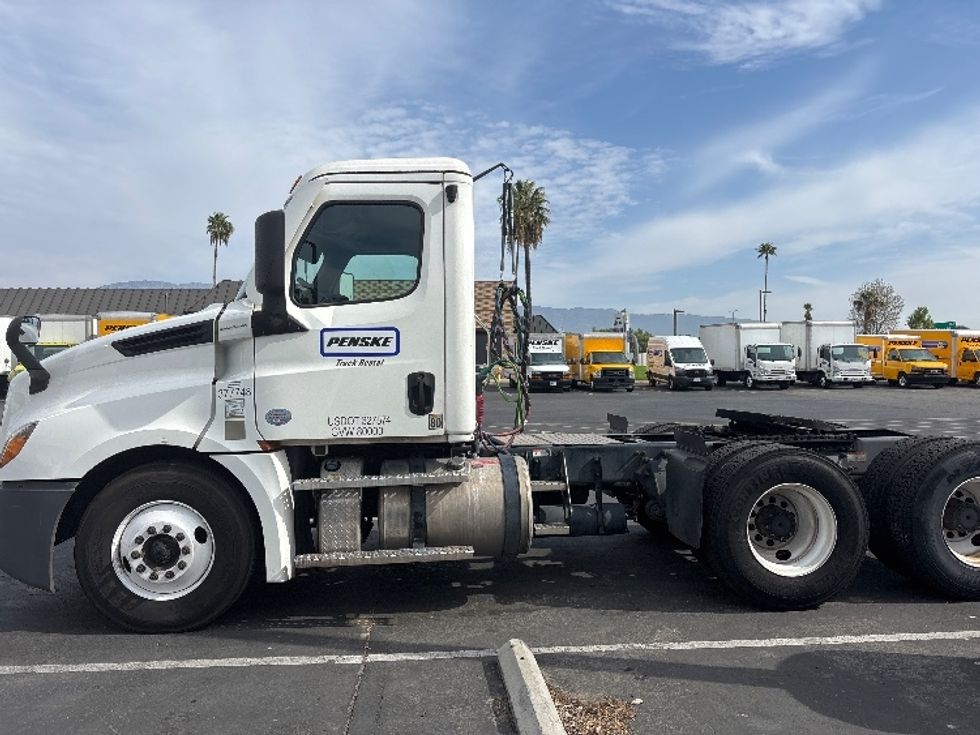 Day Cab Tractor-Heavy Duty Tractors-Freightliner-2021-T12664ST-Fontana-CA-165,836\n\t\tmiles-$ 68,000 - Image 4