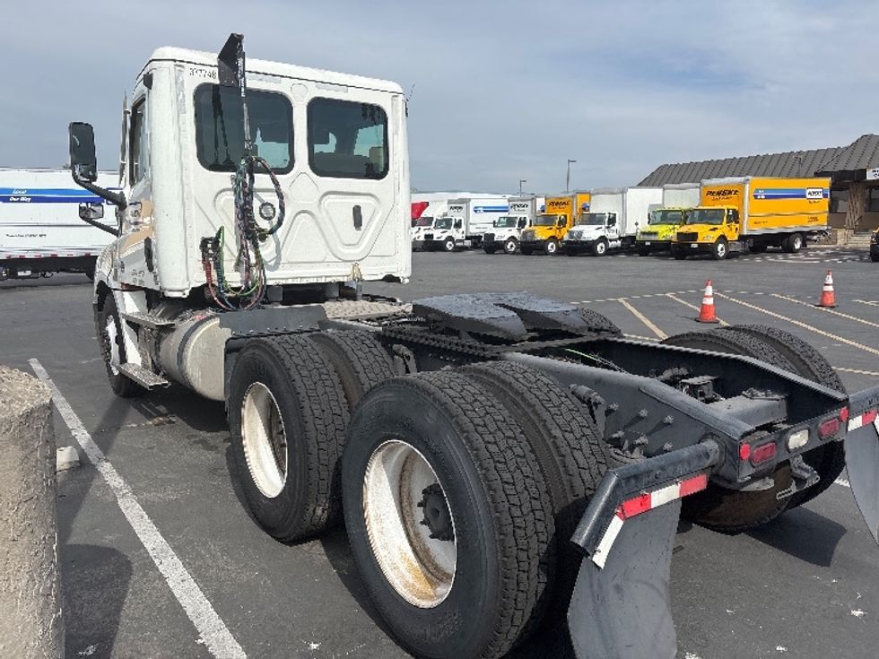 Day Cab Tractor-Heavy Duty Tractors-Freightliner-2021-T12664ST-Fontana-CA-165,836\n\t\tmiles-$ 68,000 - Image 5