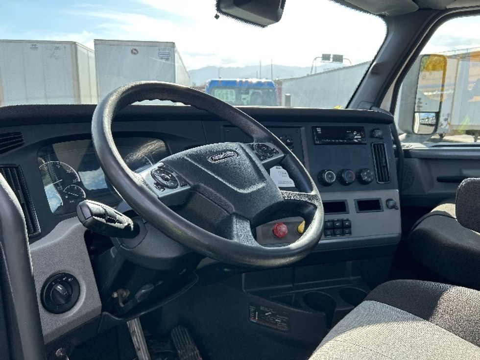Day Cab Tractor-Heavy Duty Tractors-Freightliner-2021-T12664ST-Fontana-CA-218,772\n\t\tmiles-$ 90,500 - Image 10