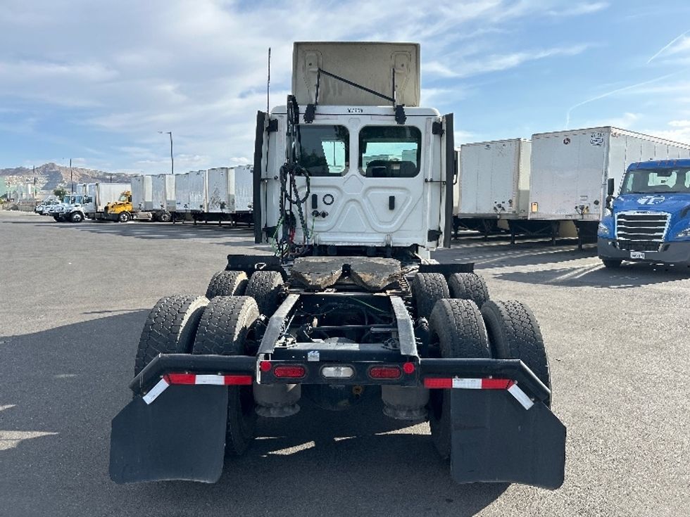 Day Cab Tractor-Heavy Duty Tractors-Freightliner-2021-T12664ST-Fontana-CA-218,772\n\t\tmiles-$ 90,500 - Image 18