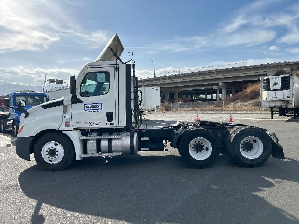 Day Cab Tractor-Heavy Duty Tractors-Freightliner-2021-T12664ST-Fontana-CA-218,772\n\t\tmiles-$ 90,500 - Image 4