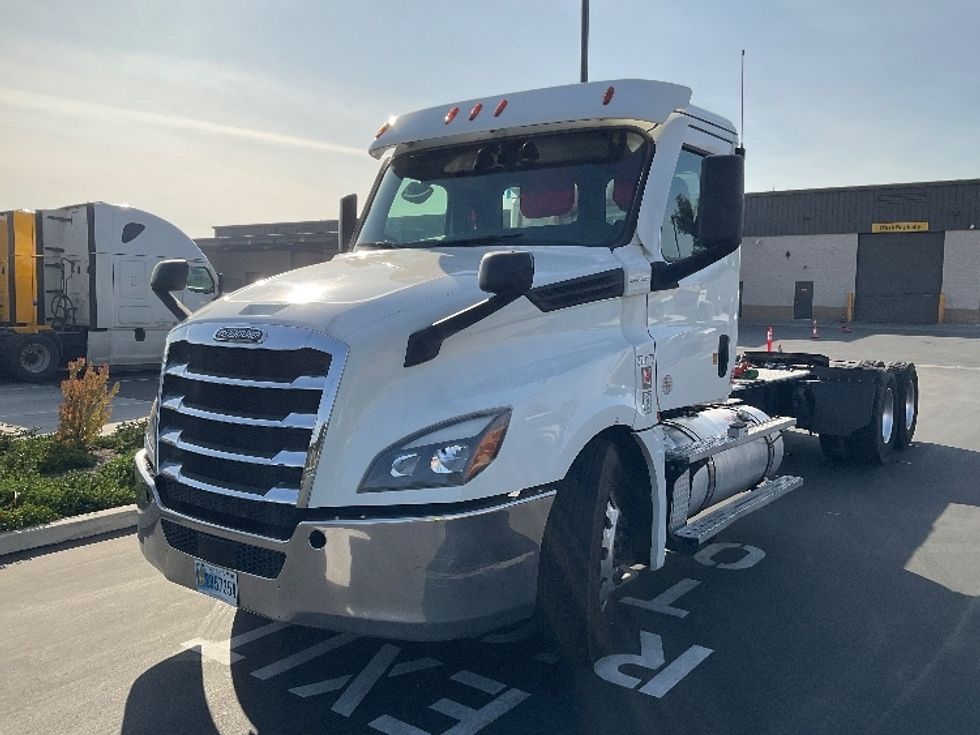 Day Cab Tractor-Heavy Duty Tractors-Freightliner-2021-T12664ST-Fontana-CA-310,349\n\t\tmiles-$ 84,750 - Image 3
