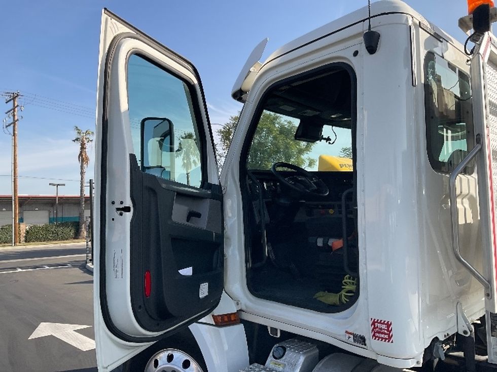Day Cab Tractor-Heavy Duty Tractors-Freightliner-2021-T12664ST-Fontana-CA-310,349\n\t\tmiles-$ 84,750 - Image 9