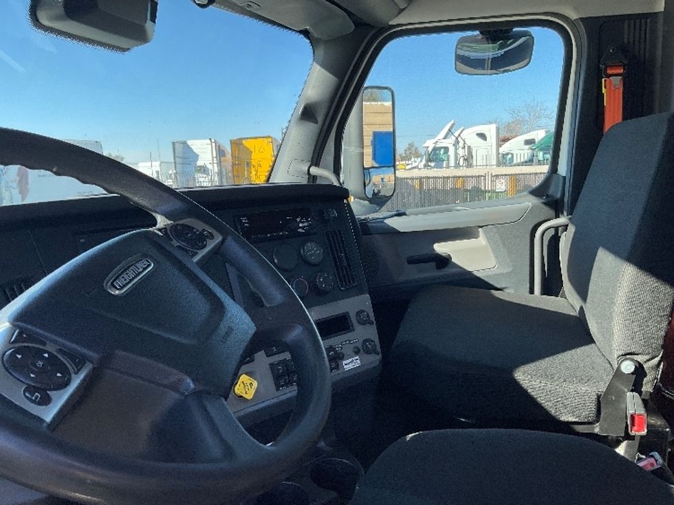 Day Cab Tractor-Heavy Duty Tractors-Freightliner-2021-T12664ST-Fontana-CA-312,744\n\t\tmiles-$ 84,750 - Image 10